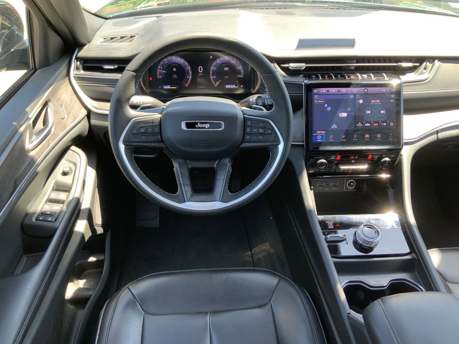 Used 2024 Jeep Grand Cherokee L Limited AWD/4WD image 28