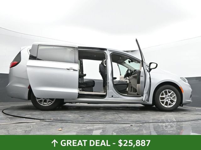 Used 2024 Chrysler Pacifica Touring-L image 77