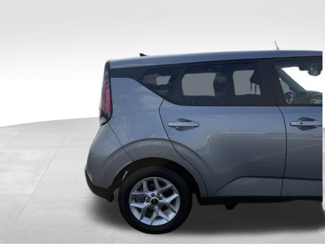 Used 2025 Kia Soul S FWD image 4