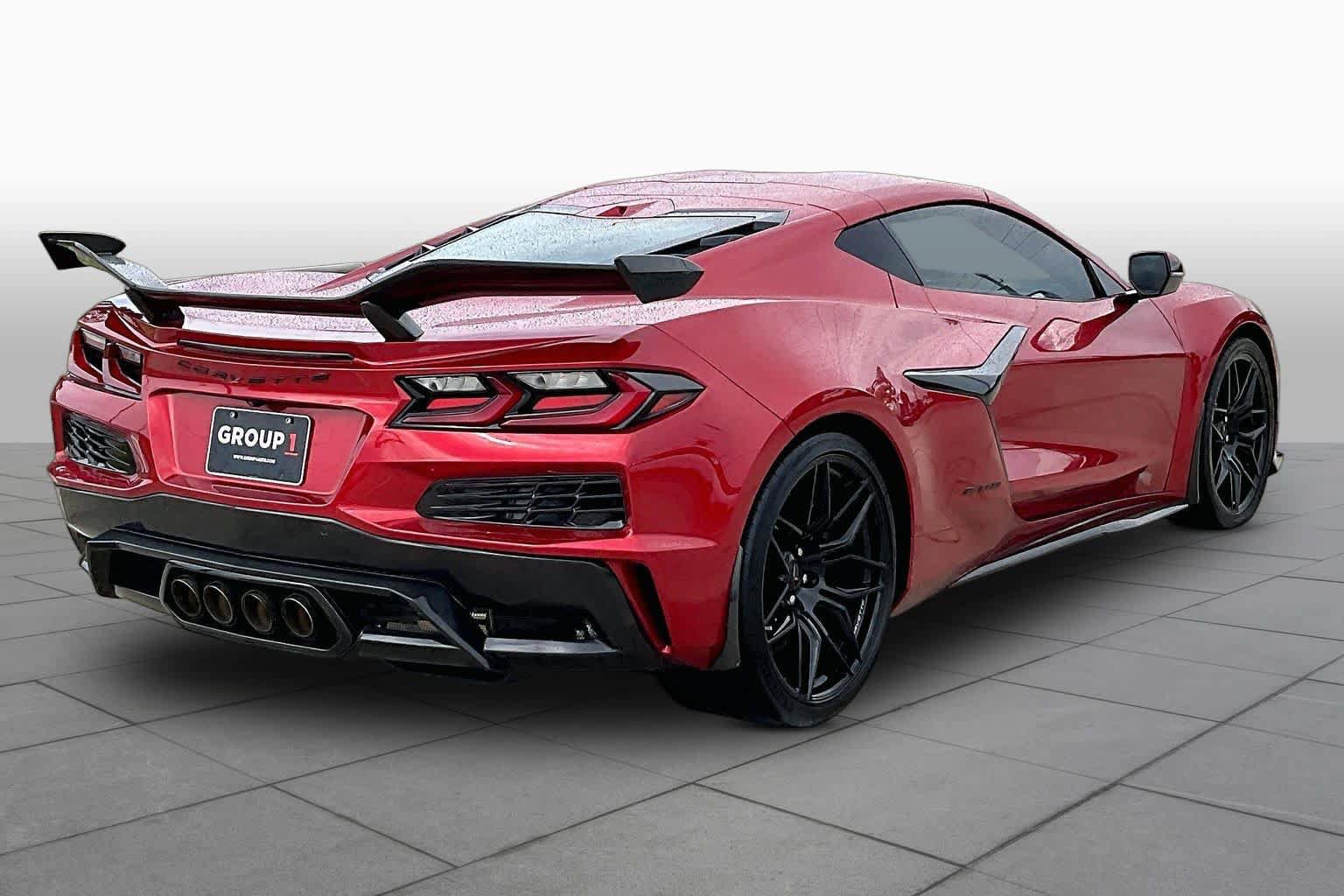 Used 2025 Chevrolet Corvette Z06 RWD image 12