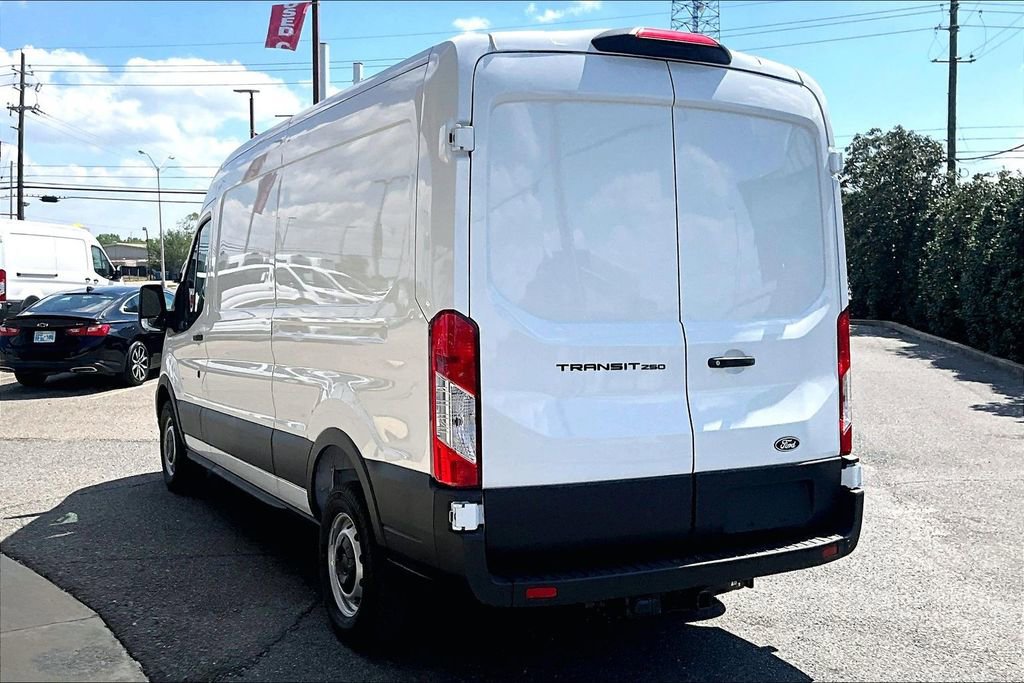 New 2026 Ford Transit 250 148 Medium Roof w/ Load Area Protection Package RWD image 3