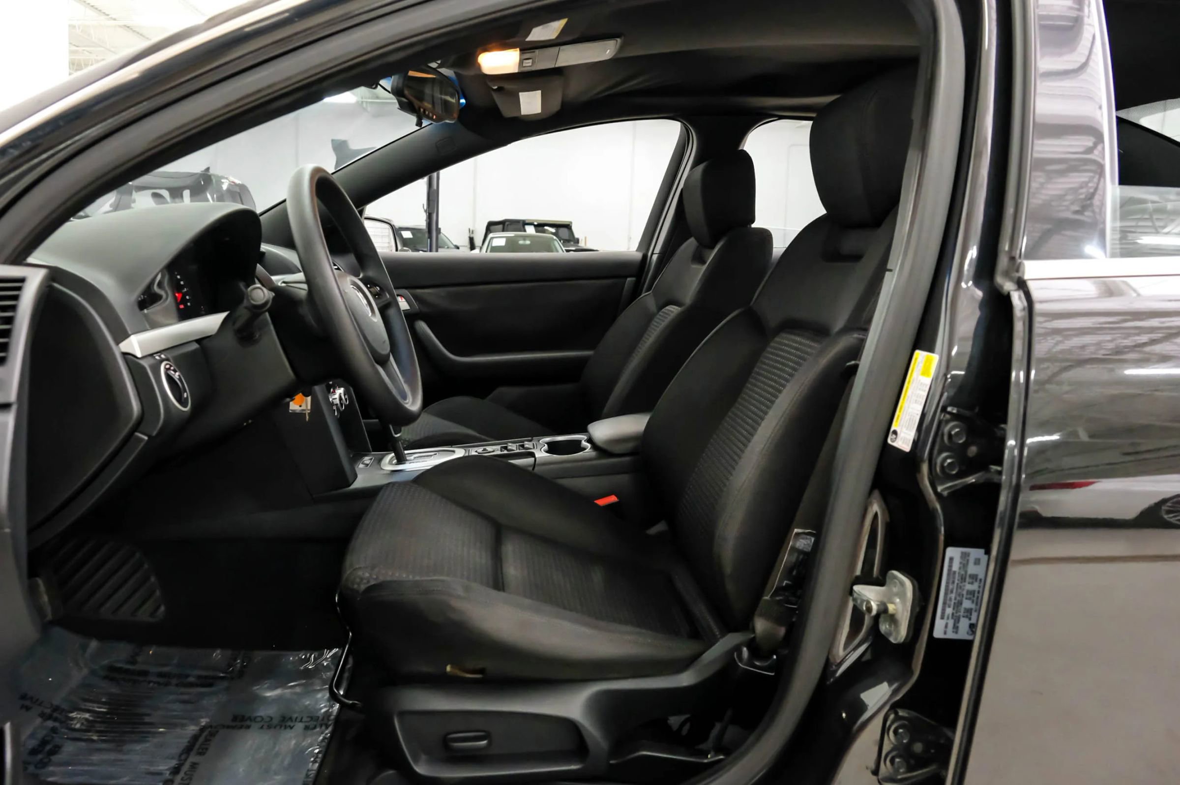 Used 2008 Pontiac G8 RWD image 3