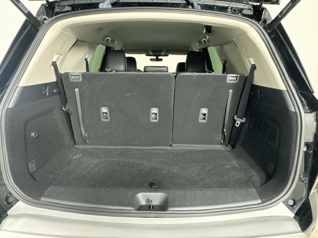 Used 2025 Nissan Pathfinder SL FWD image 34