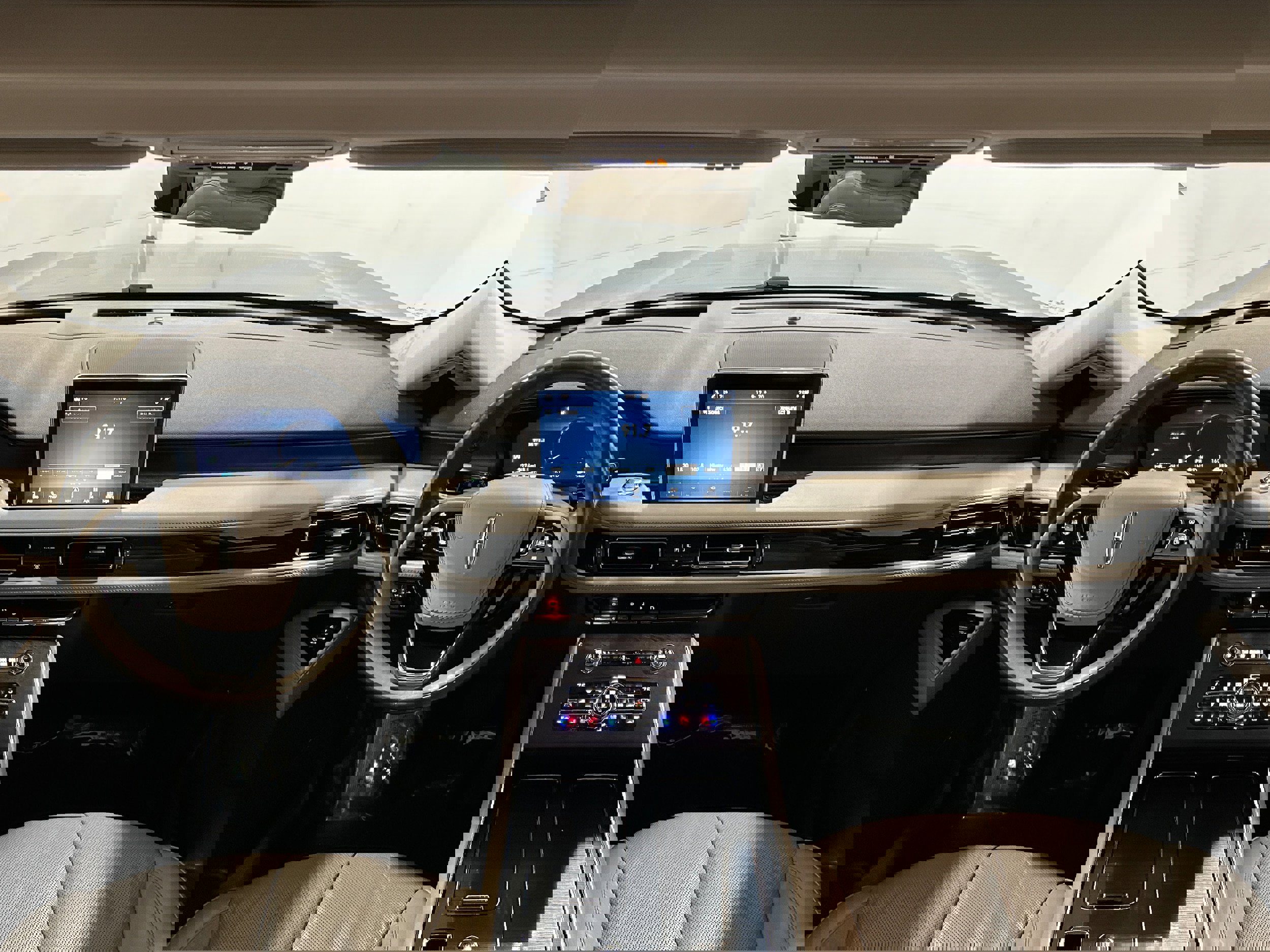 Used 2020 Lincoln Aviator Reserve w/ Equipment Group 201A image 13