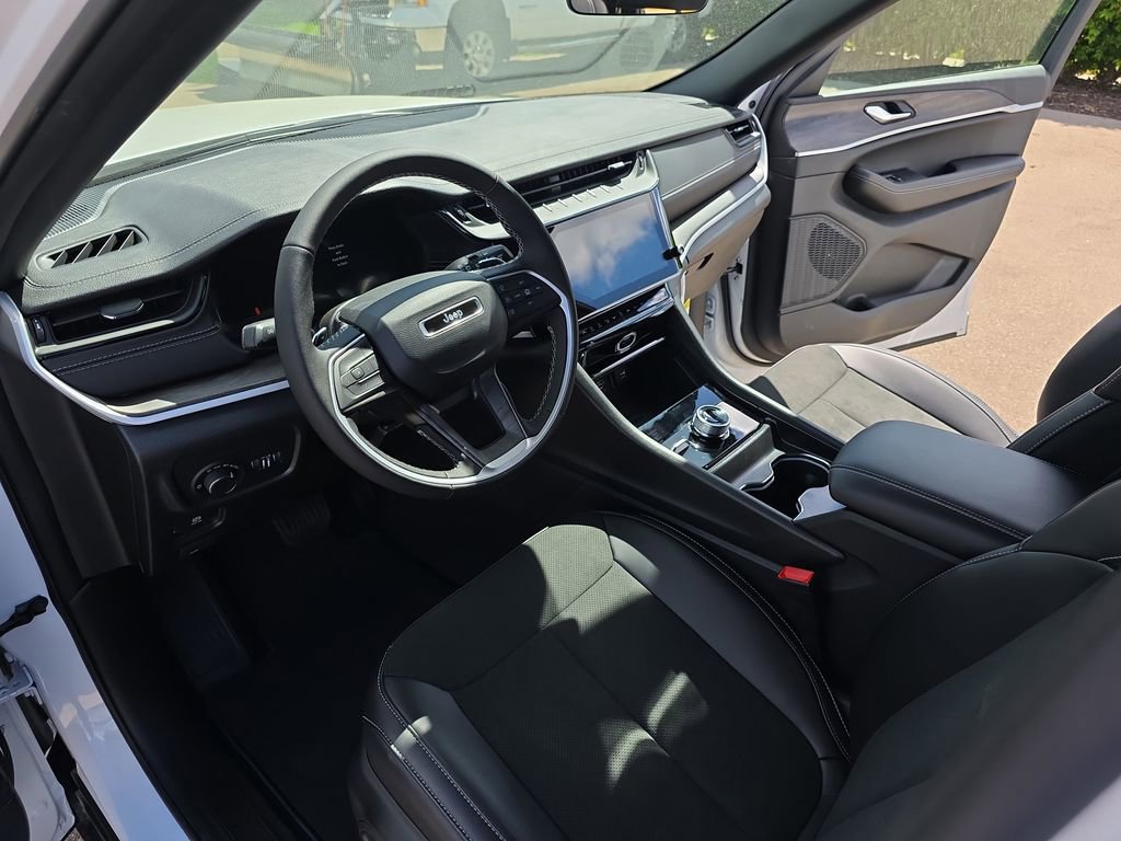 New 2026 Jeep Grand Cherokee Altitude AWD/4WD image 16