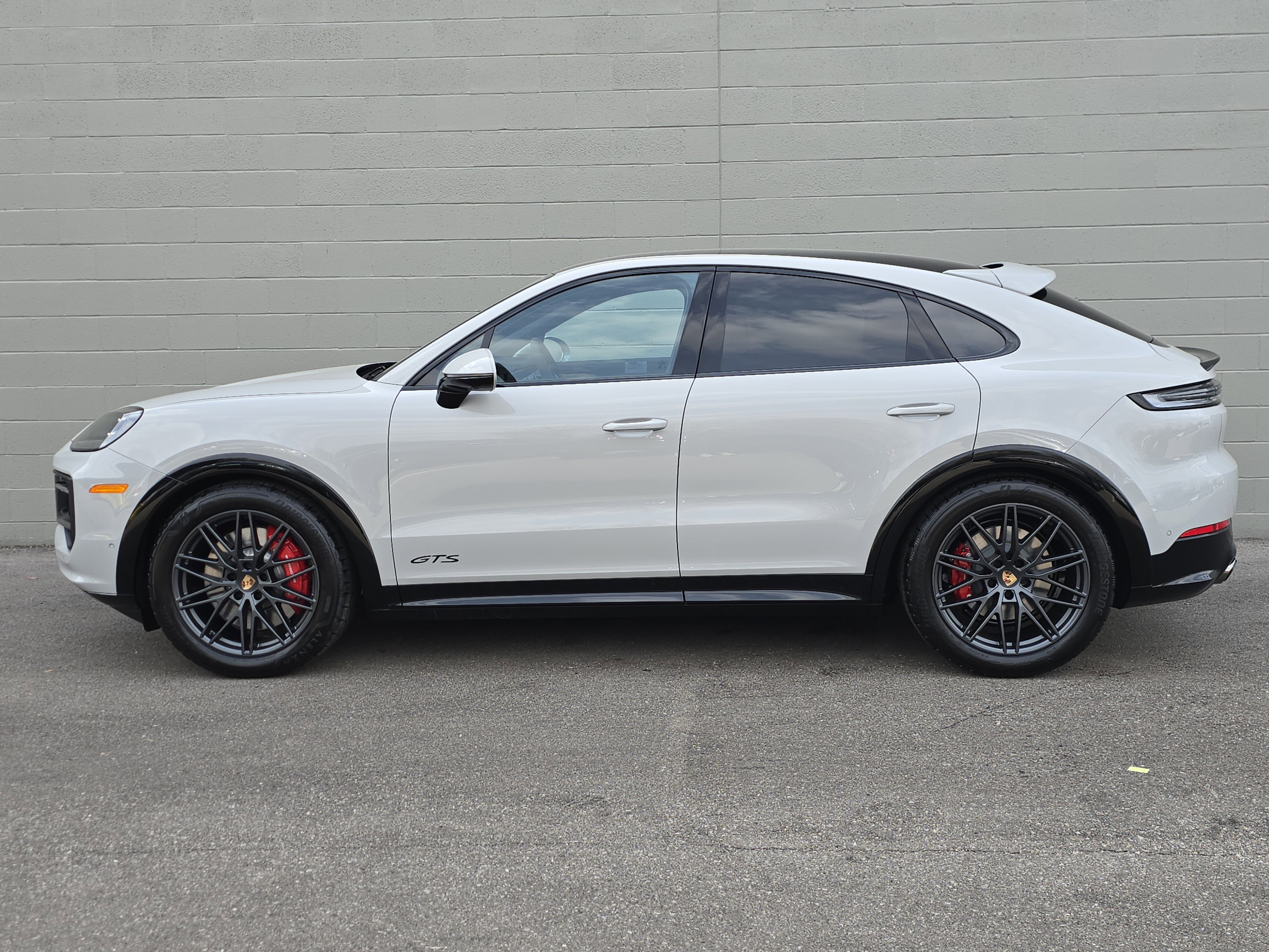 New 2026 Porsche Cayenne GTS image 2