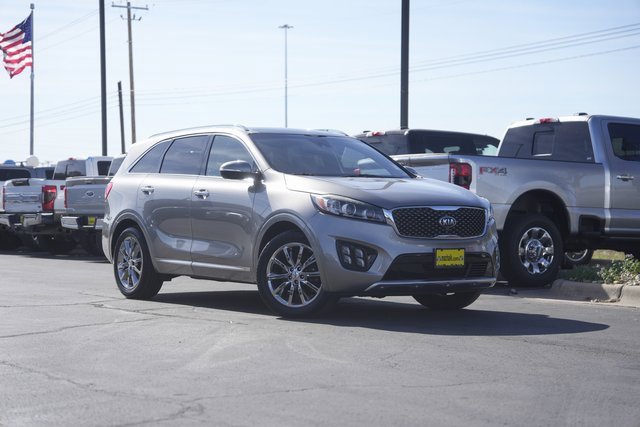 Used 2017 Kia Sorento SX image 2