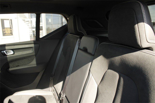 Used 2021 Volvo XC40 P8 Recharge w/ Advanced Package image 45