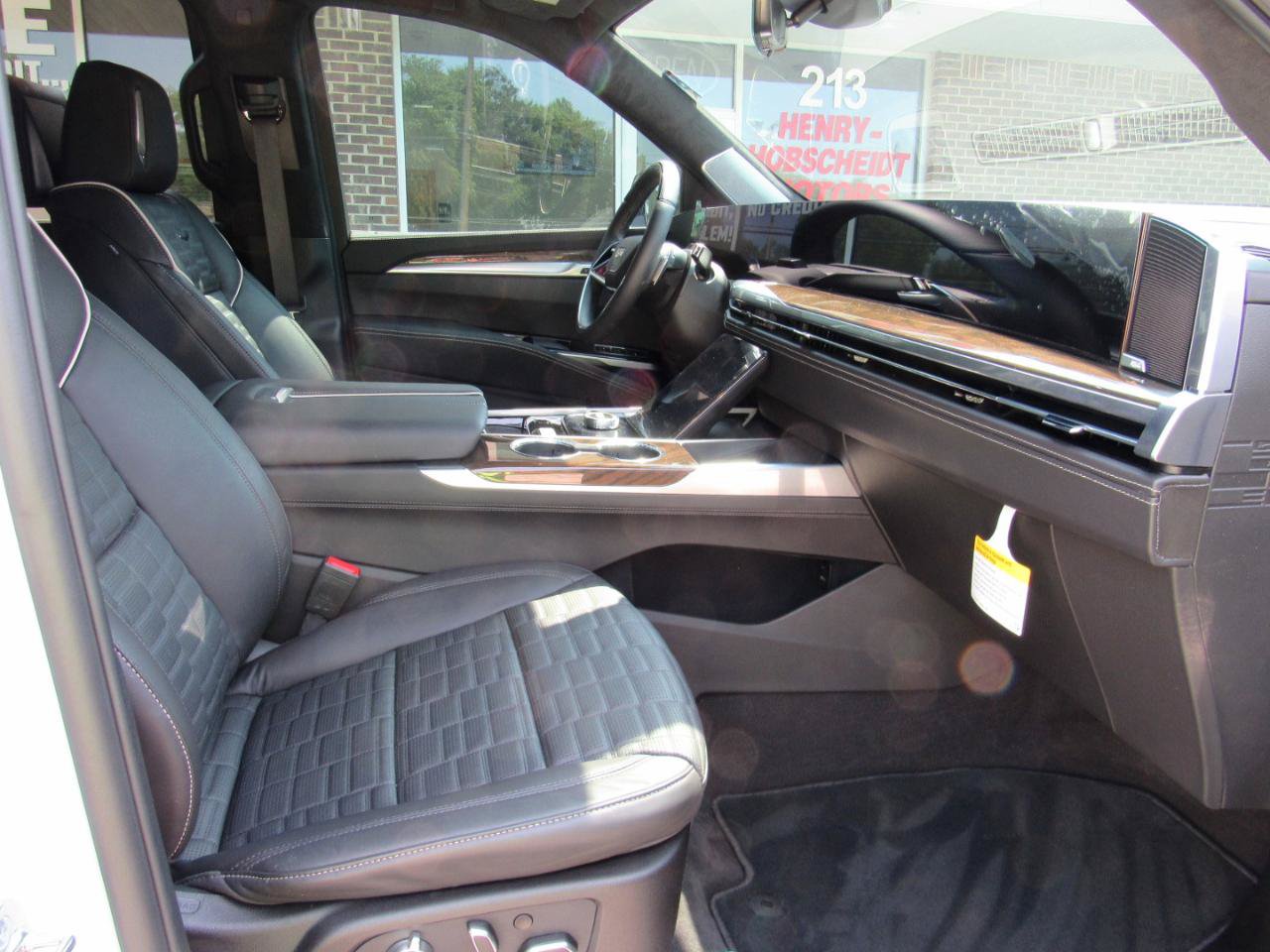 Used 2026 Cadillac Escalade Platinum Sport w/ LPO, ONYX Package AWD/4WD image 38