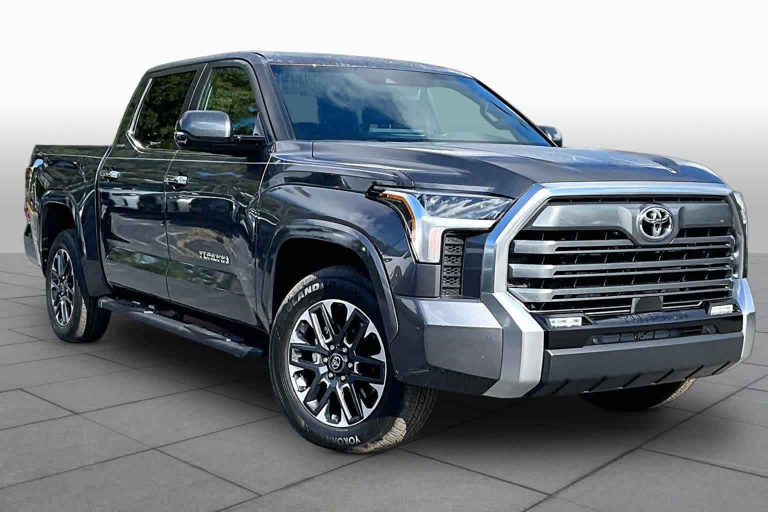 Used 2025 Toyota Tundra Limited AWD/4WD image 3