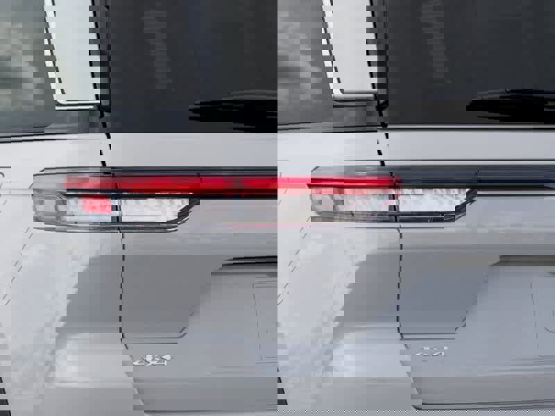 New 2025 Jeep Grand Cherokee Limited image 9