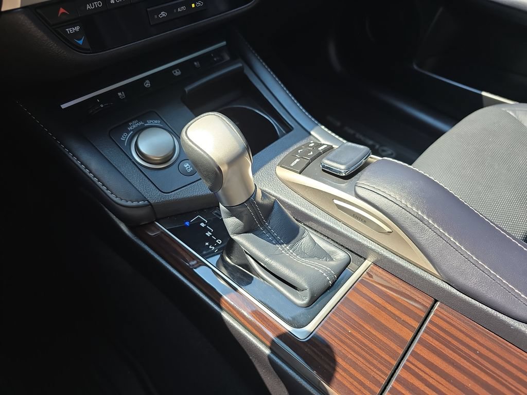 Used 2018 Lexus ES 350 w/ Luxury Package w/Wood Trim FWD image 26