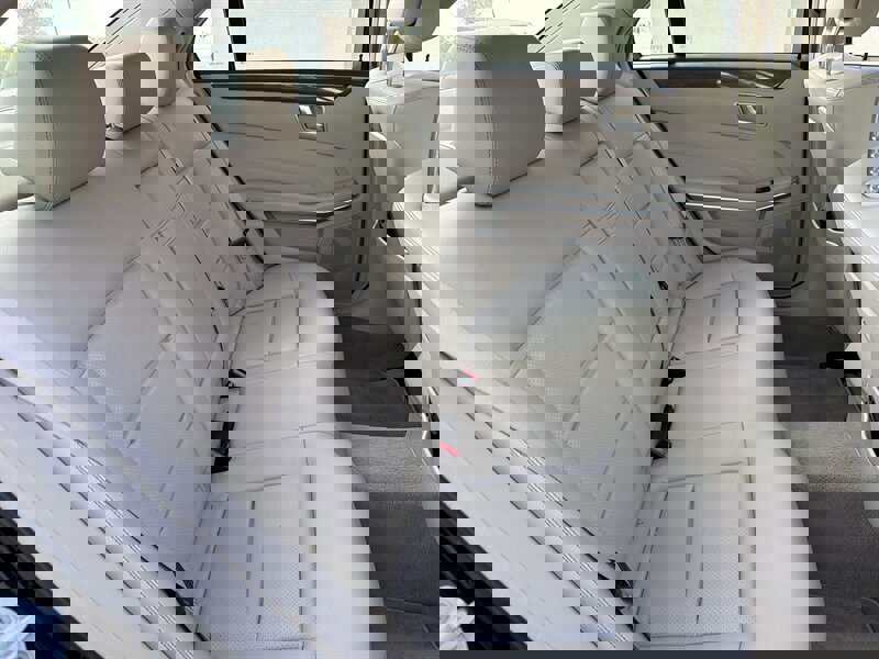 Used 2014 Mercedes-Benz E 250 BlueTEC Sedan image 16