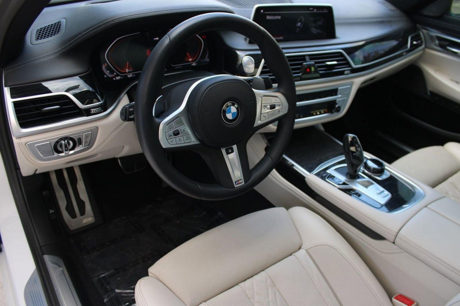 Used 2022 BMW 750i xDrive w/ Luxury Rear Seating Package image 4