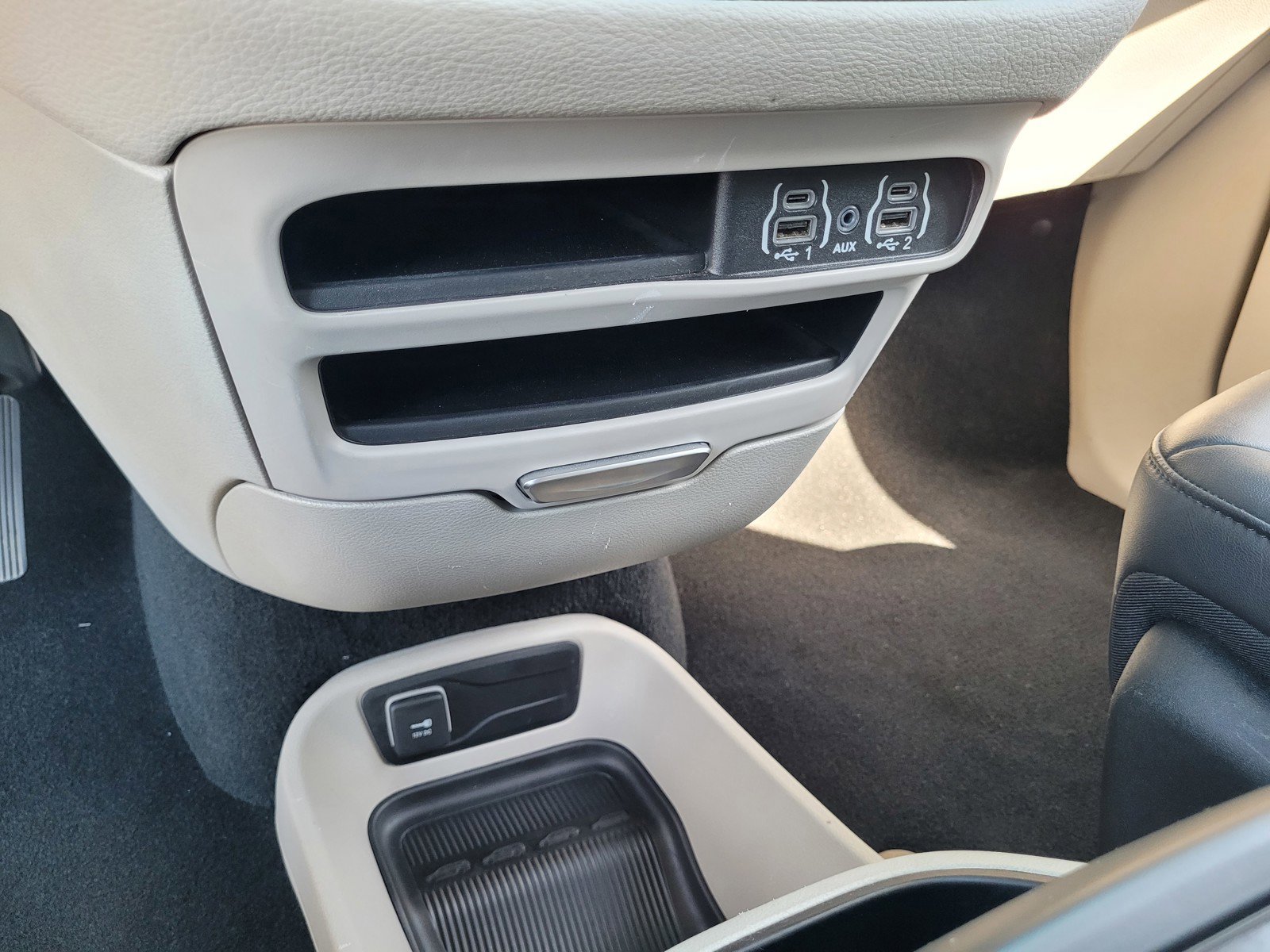 Used 2024 Chrysler Pacifica Limited FWD image 20