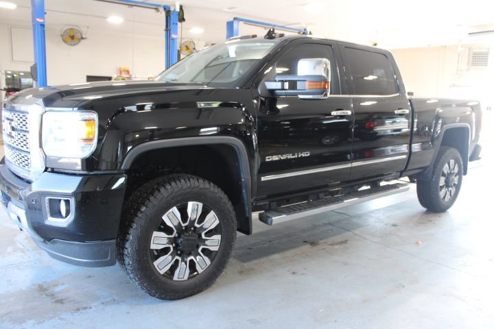 Used 2019 GMC Sierra 2500 Denali w/ LPO, Protection Package AWD/4WD image 4