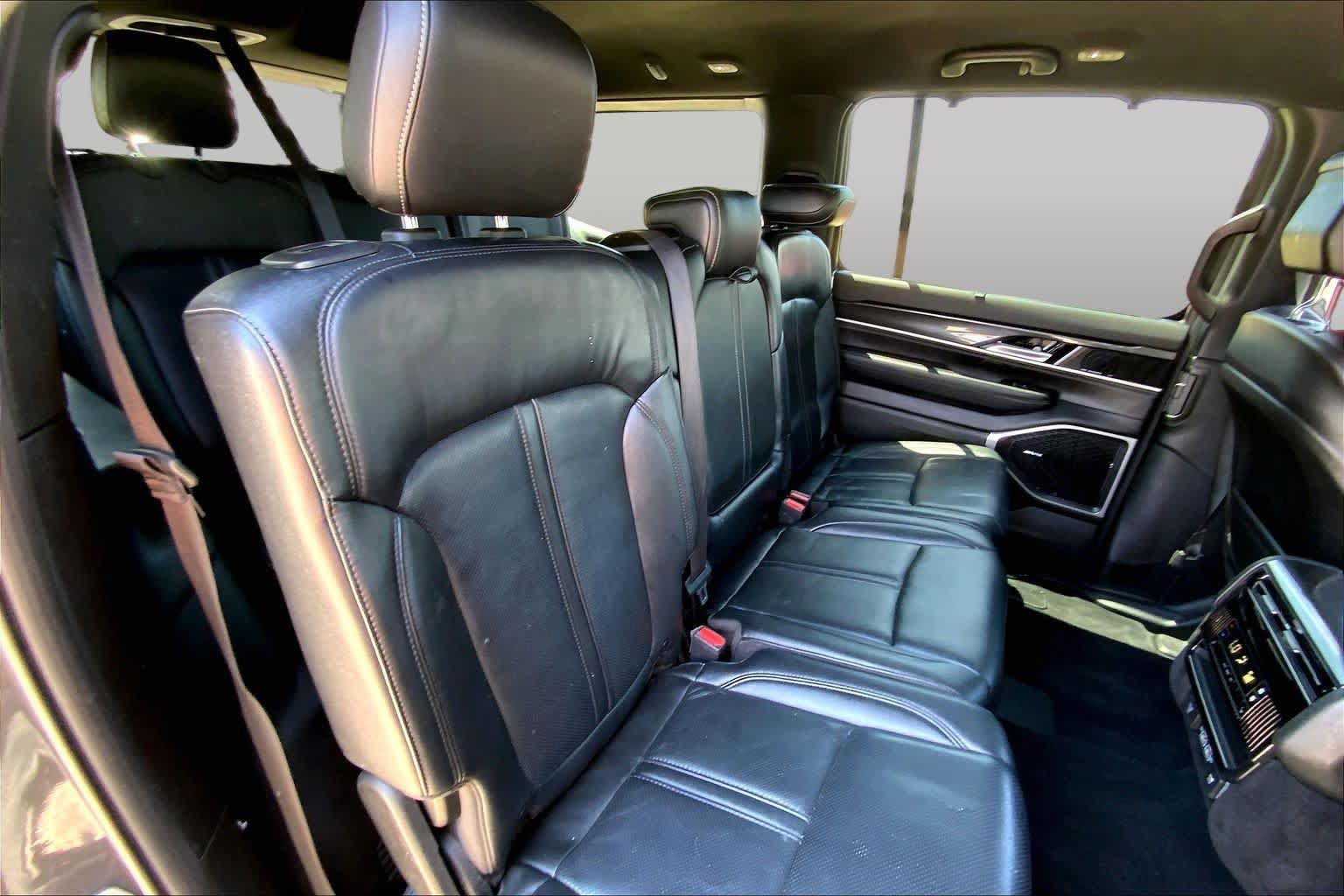 Used 2022 Jeep Wagoneer Series I w/ Convenience Group I AWD/4WD image 18