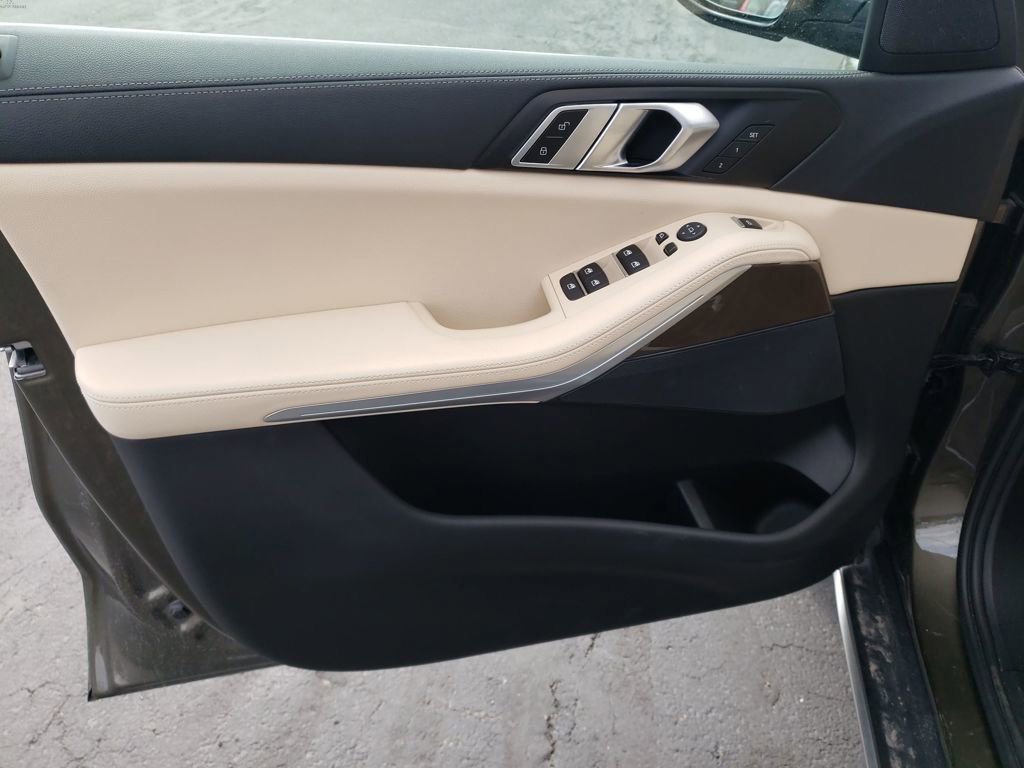 Used 2022 BMW X5 xDrive40i w/ Premium Package image 11