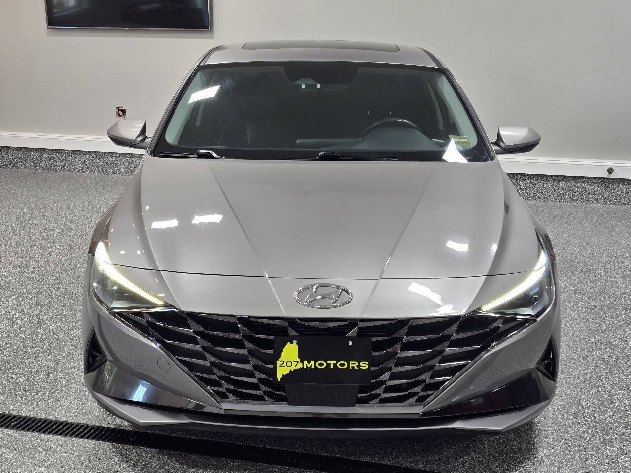 Used 2023 Hyundai Elantra Limited w/ Winter Weather Package FWD image 4