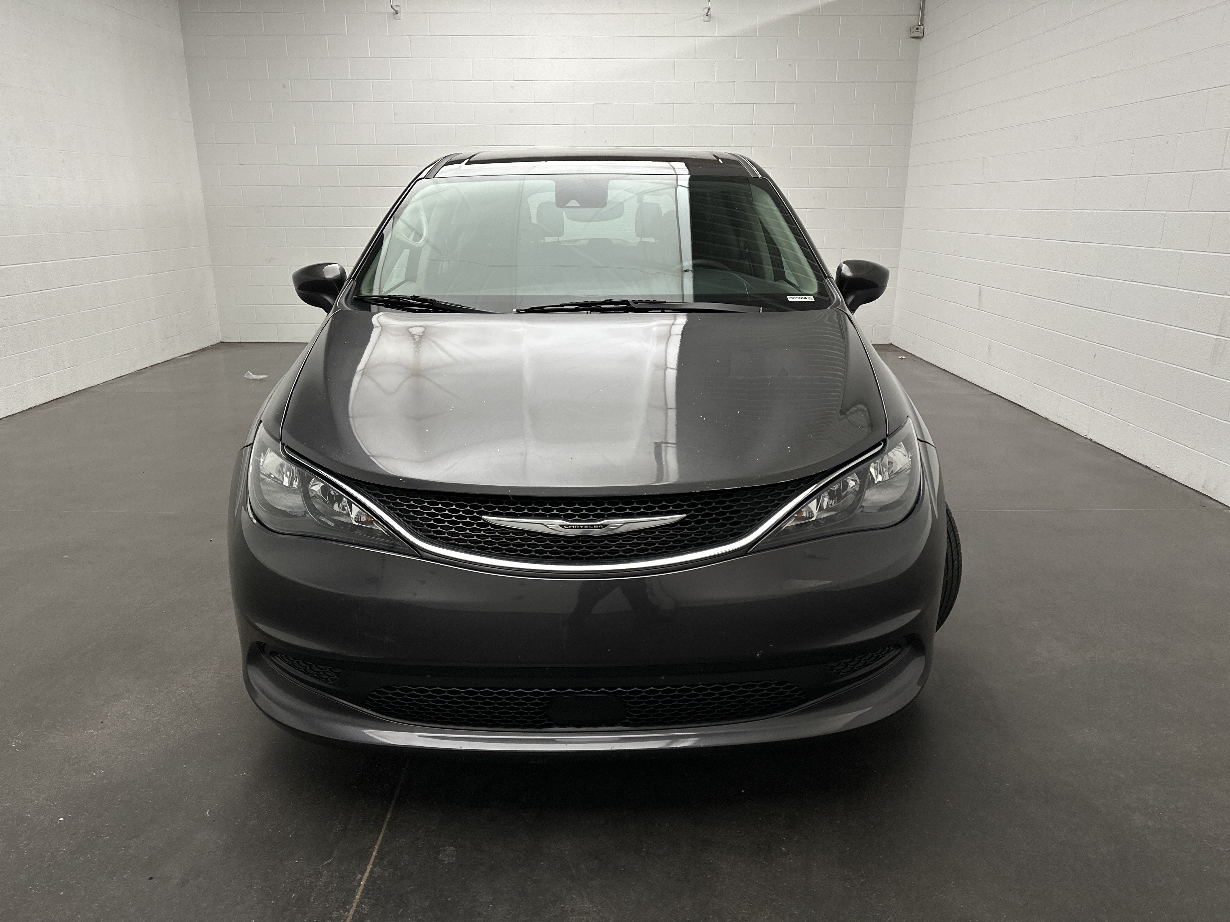Used 2021 Chrysler Voyager LX FWD image 3