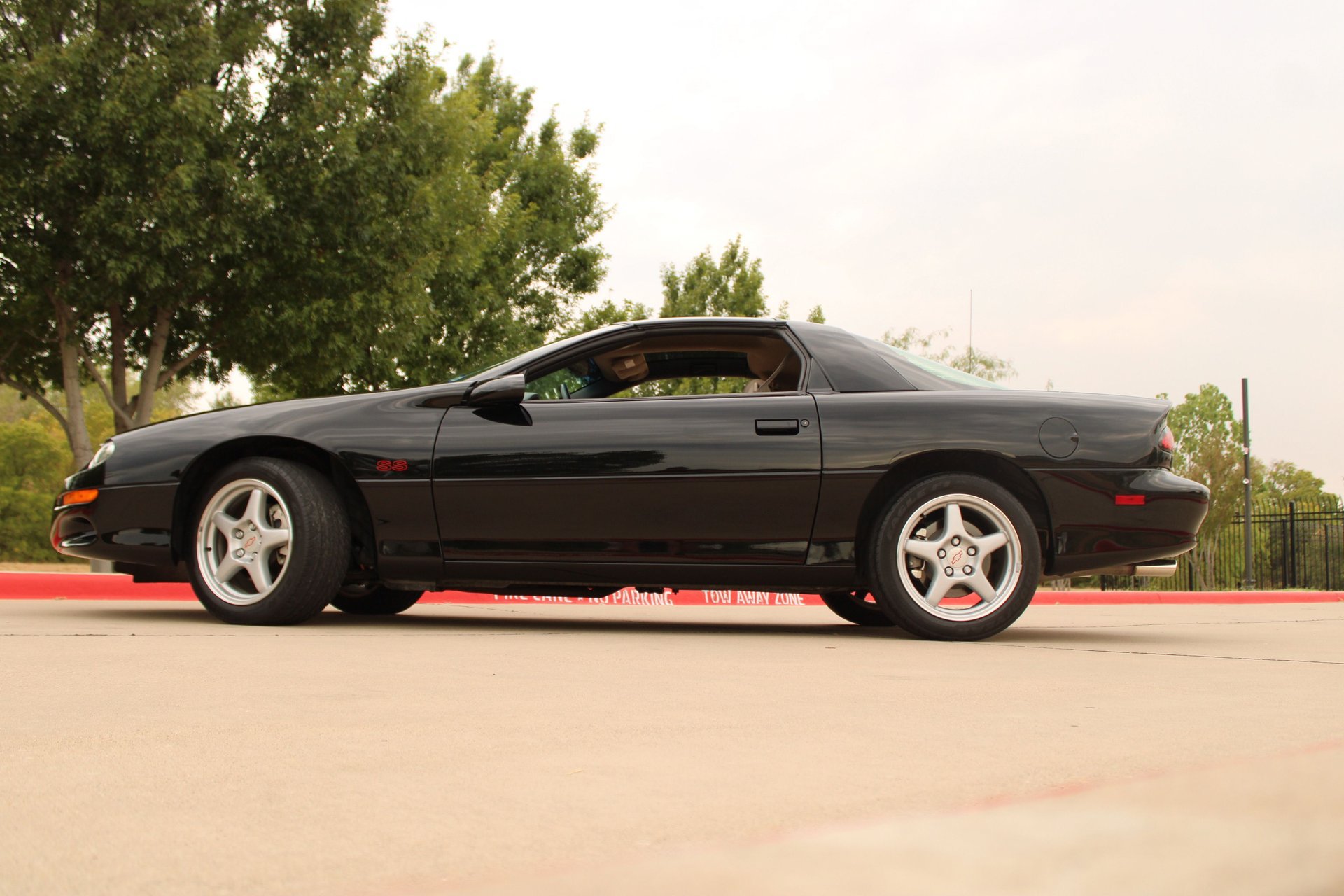 Used 1999 Chevrolet Camaro Z28 w/ SS Performance/Appearance Pkg RWD image 7