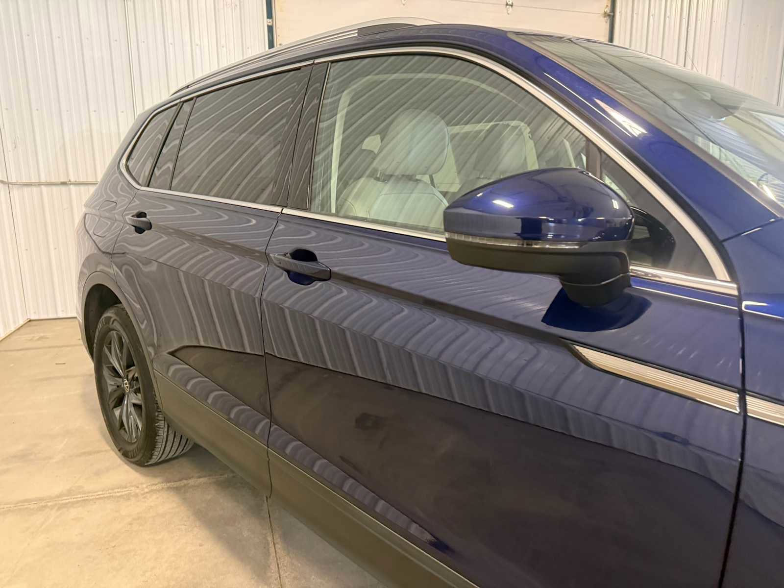 Certified 2024 Volkswagen Tiguan SE w/ Panoramic Sunroof Package AWD/4WD image 11
