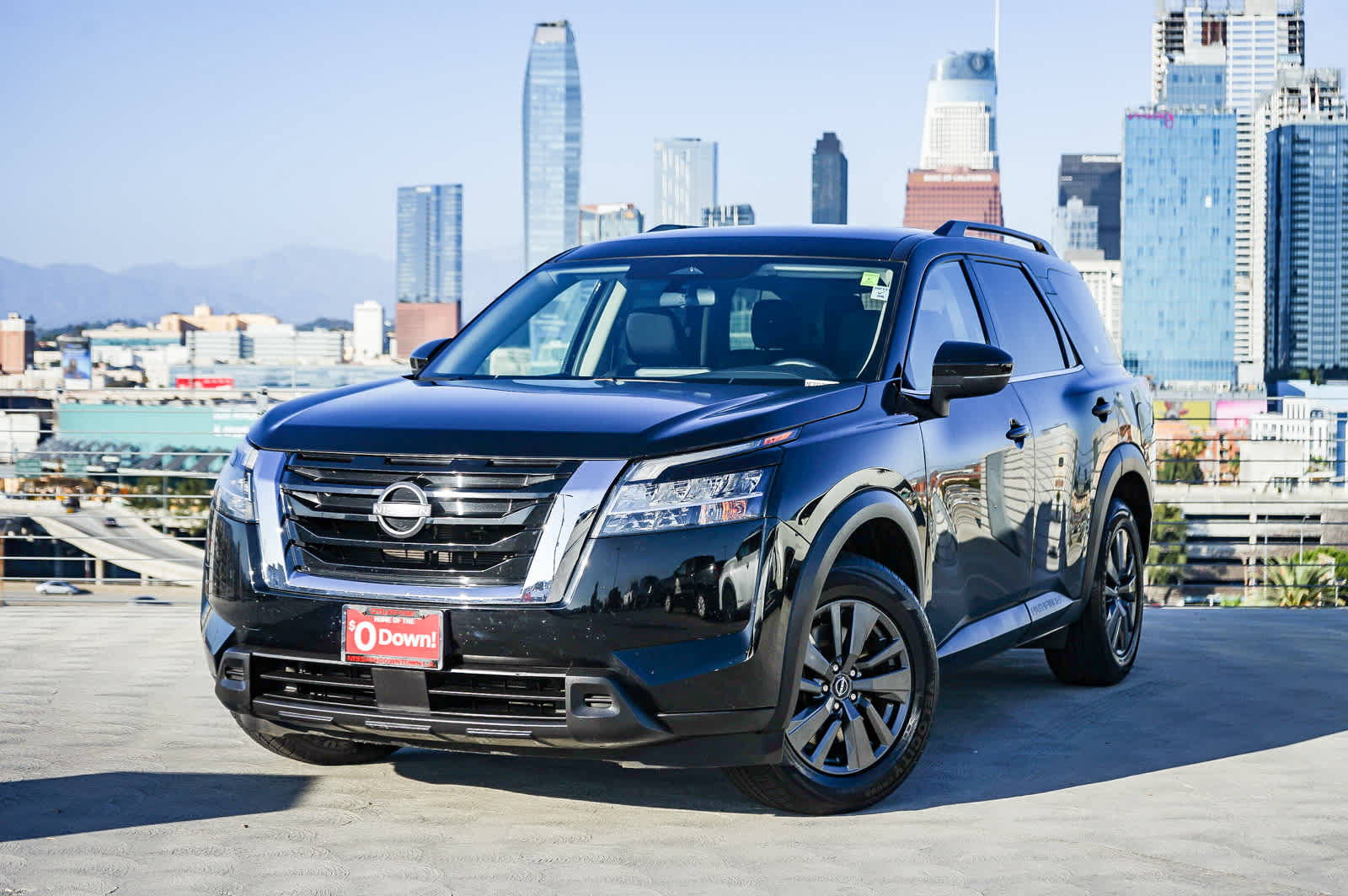 Used 2022 Nissan Pathfinder SV FWD image 1