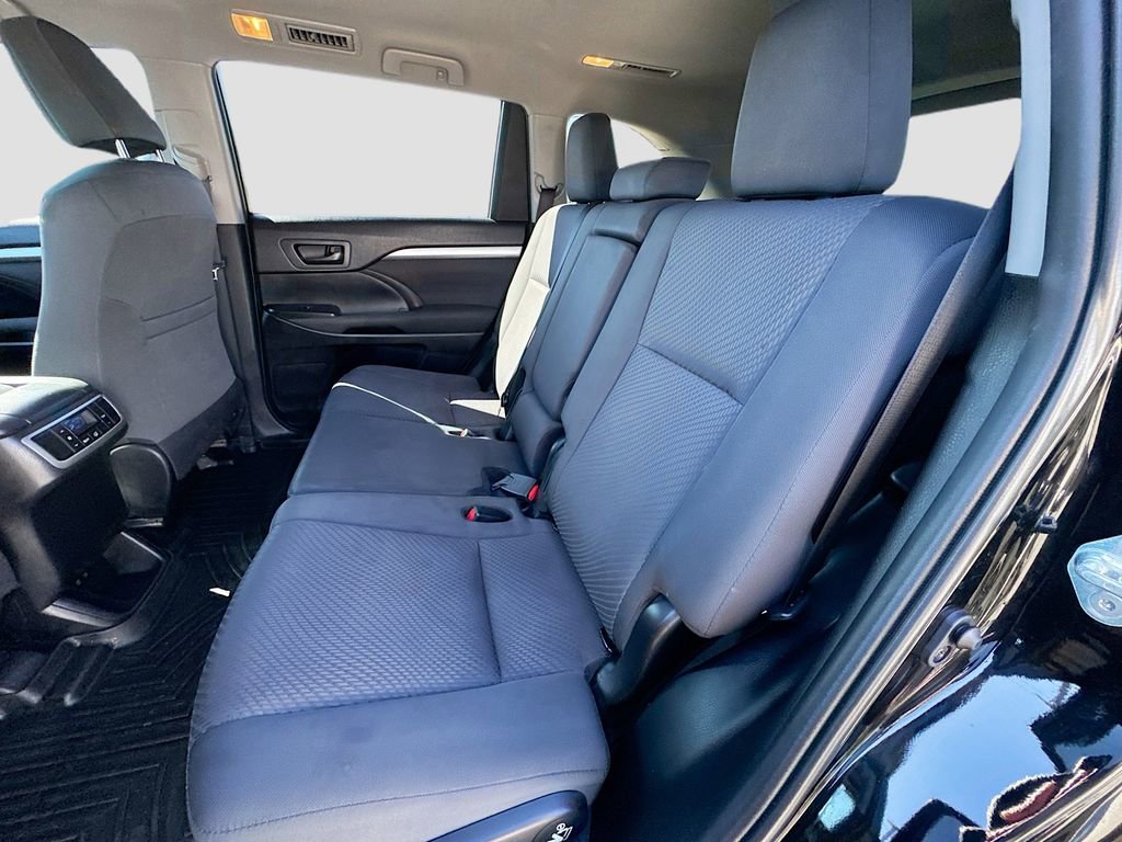 Used 2019 Toyota Highlander LE image 22