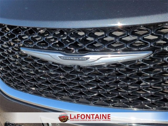 Certified 2023 Chrysler Pacifica Touring-L image 9