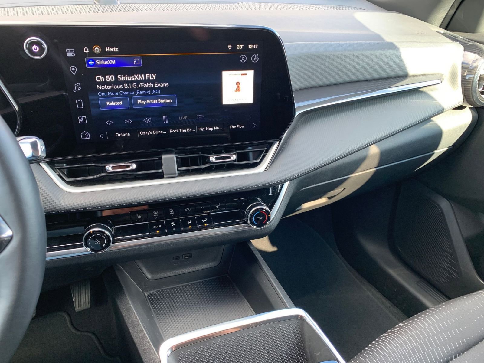 Used 2025 Chevrolet Equinox LT image 18