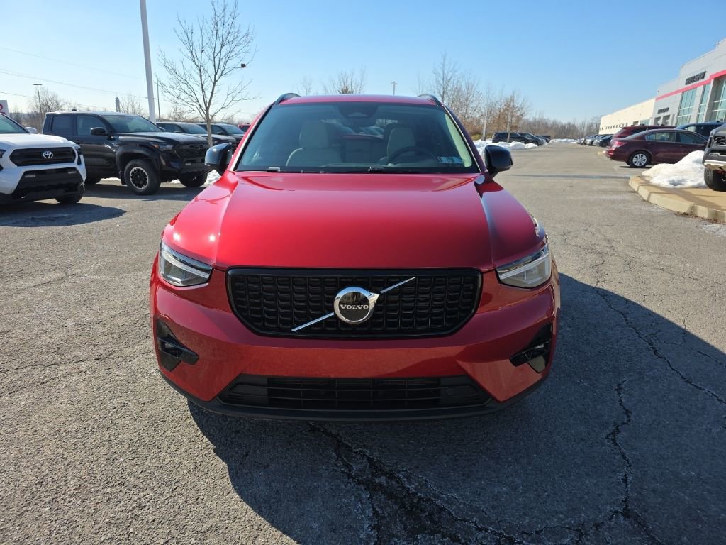 Used 2023 Volvo XC40 B5 Plus w/ Climate Package image 2