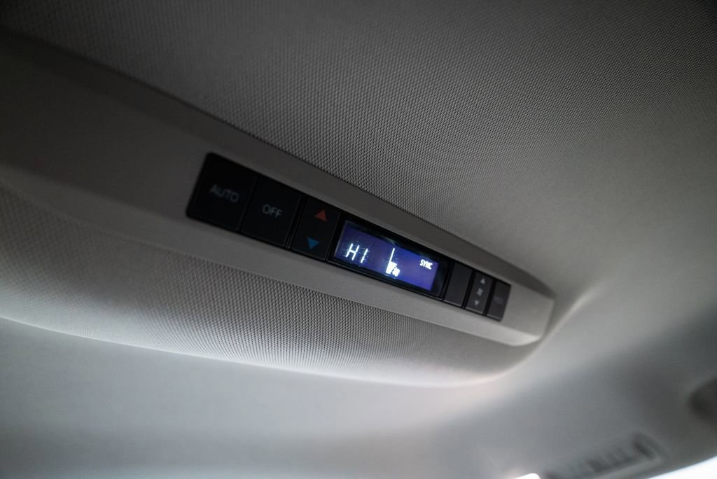 Certified 2023 Toyota Sienna LE image 35