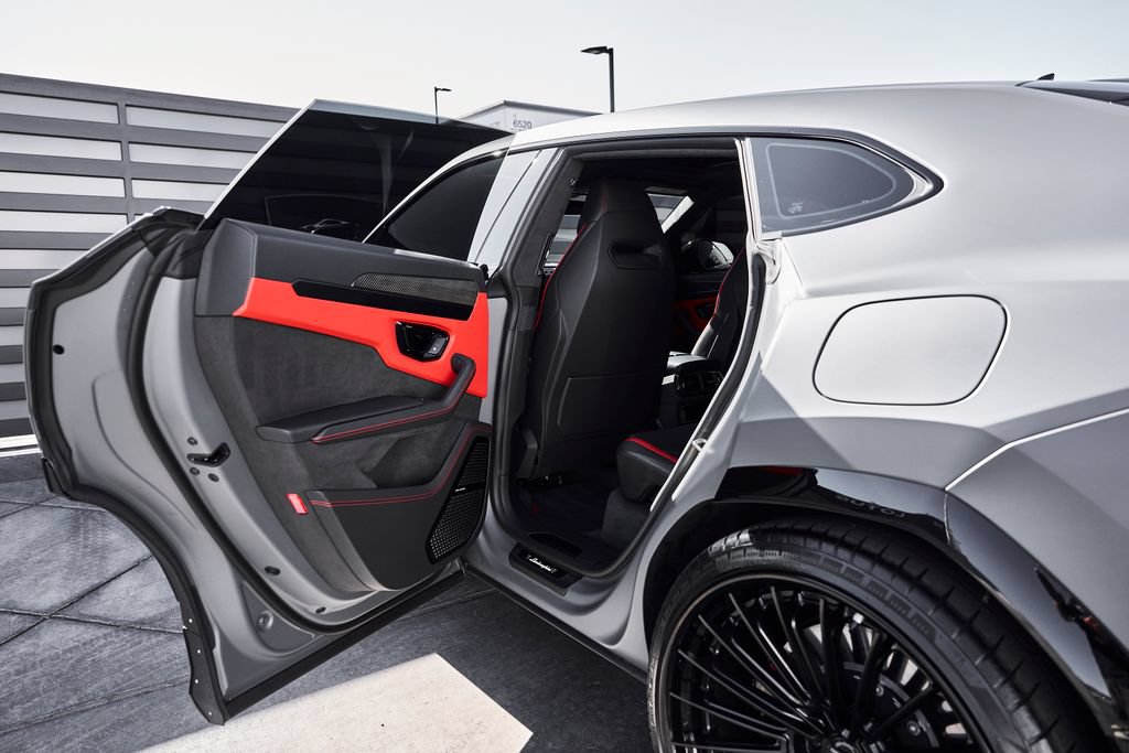 Used 2025 Lamborghini Urus S AWD/4WD image 27