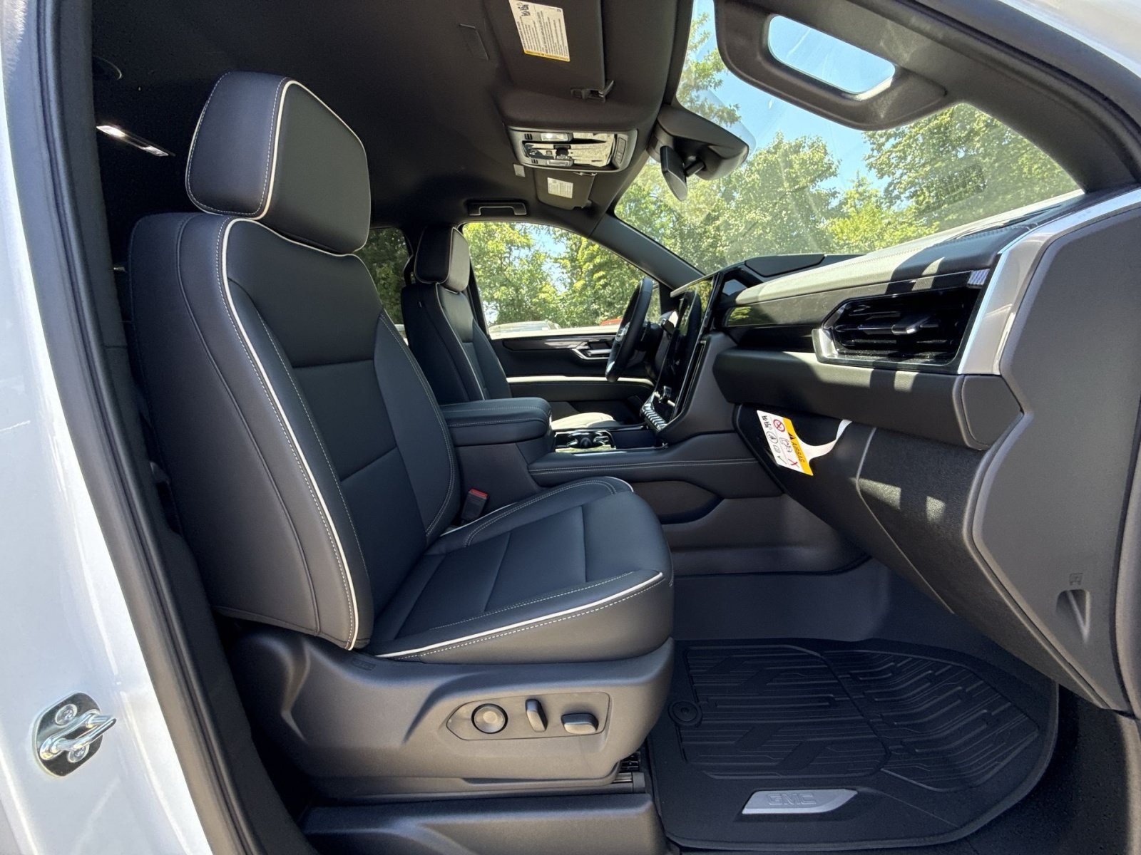 New 2026 GMC Yukon Elevation AWD/4WD image 29