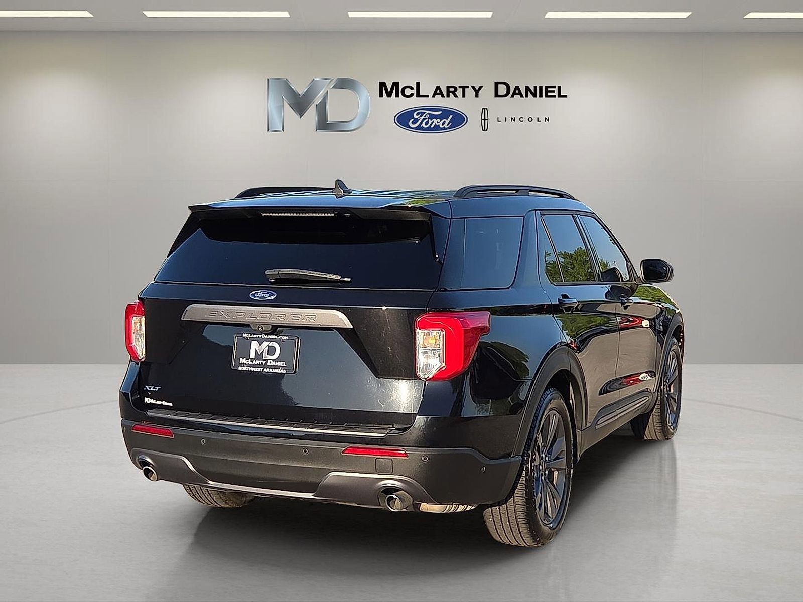 Certified 2021 Ford Explorer XLT w/ Equipment Group 202A image 5