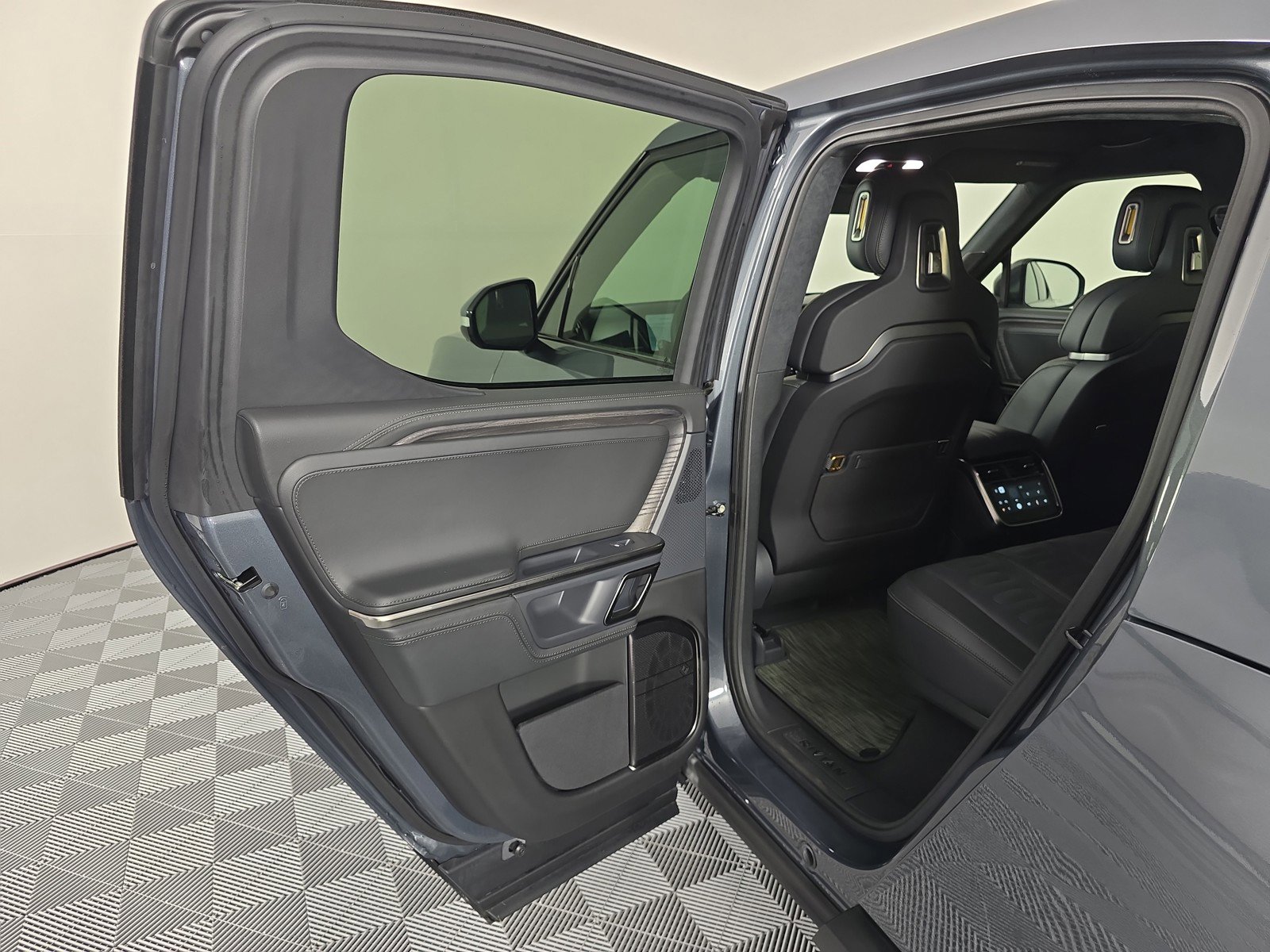 Used 2023 Rivian R1T Adventure AWD/4WD image 19