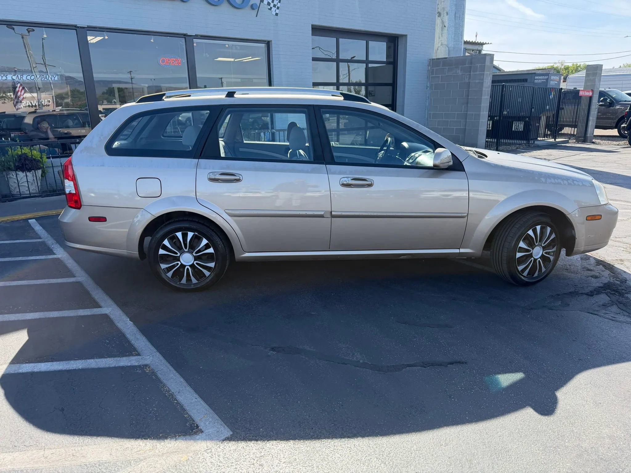 Used 2006 Suzuki Forenza Wagon FWD image 8