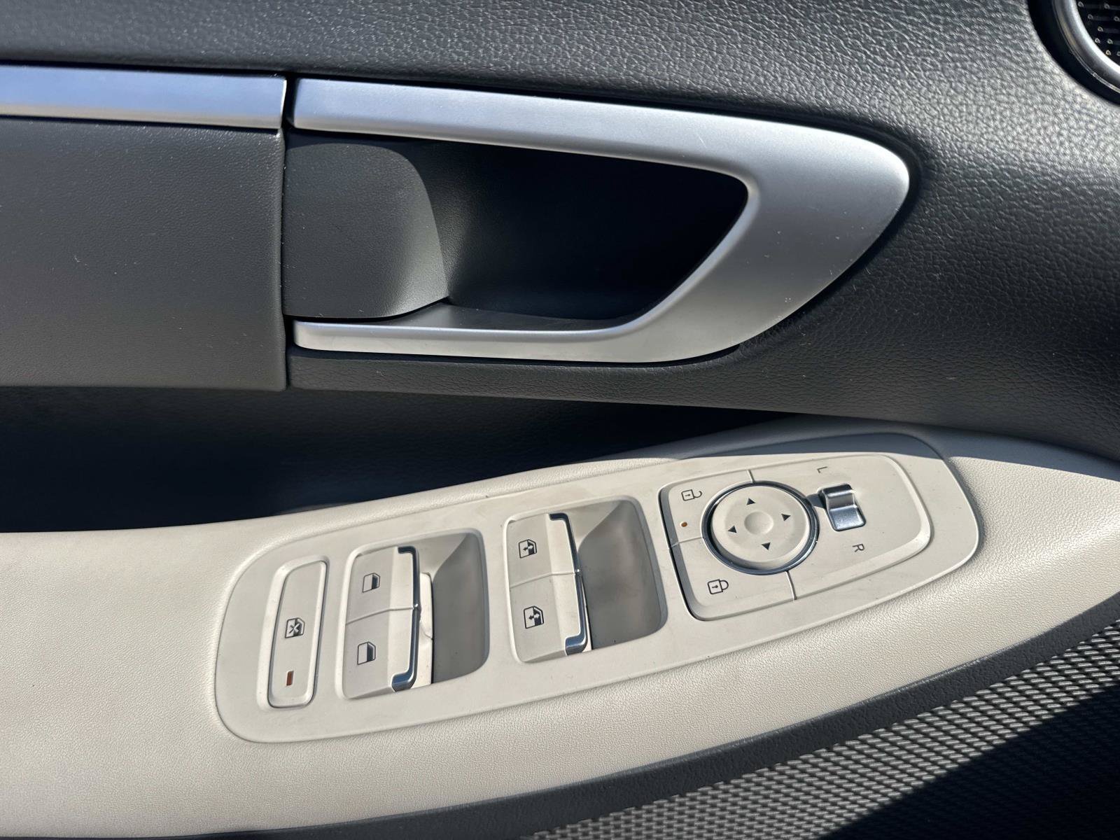 Used 2025 Hyundai Sonata SEL FWD image 19