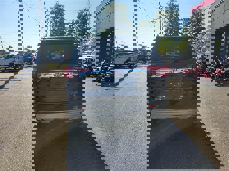 Used 2017 GMC Acadia SLE image 7