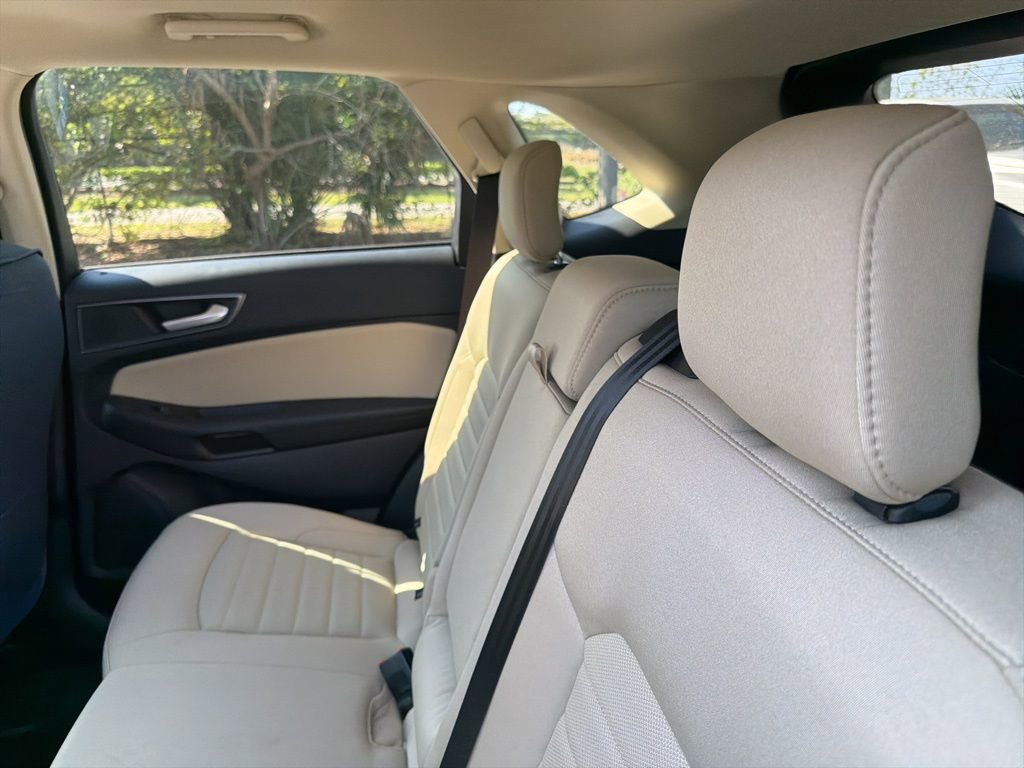 Used 2020 Ford Edge SE image 11
