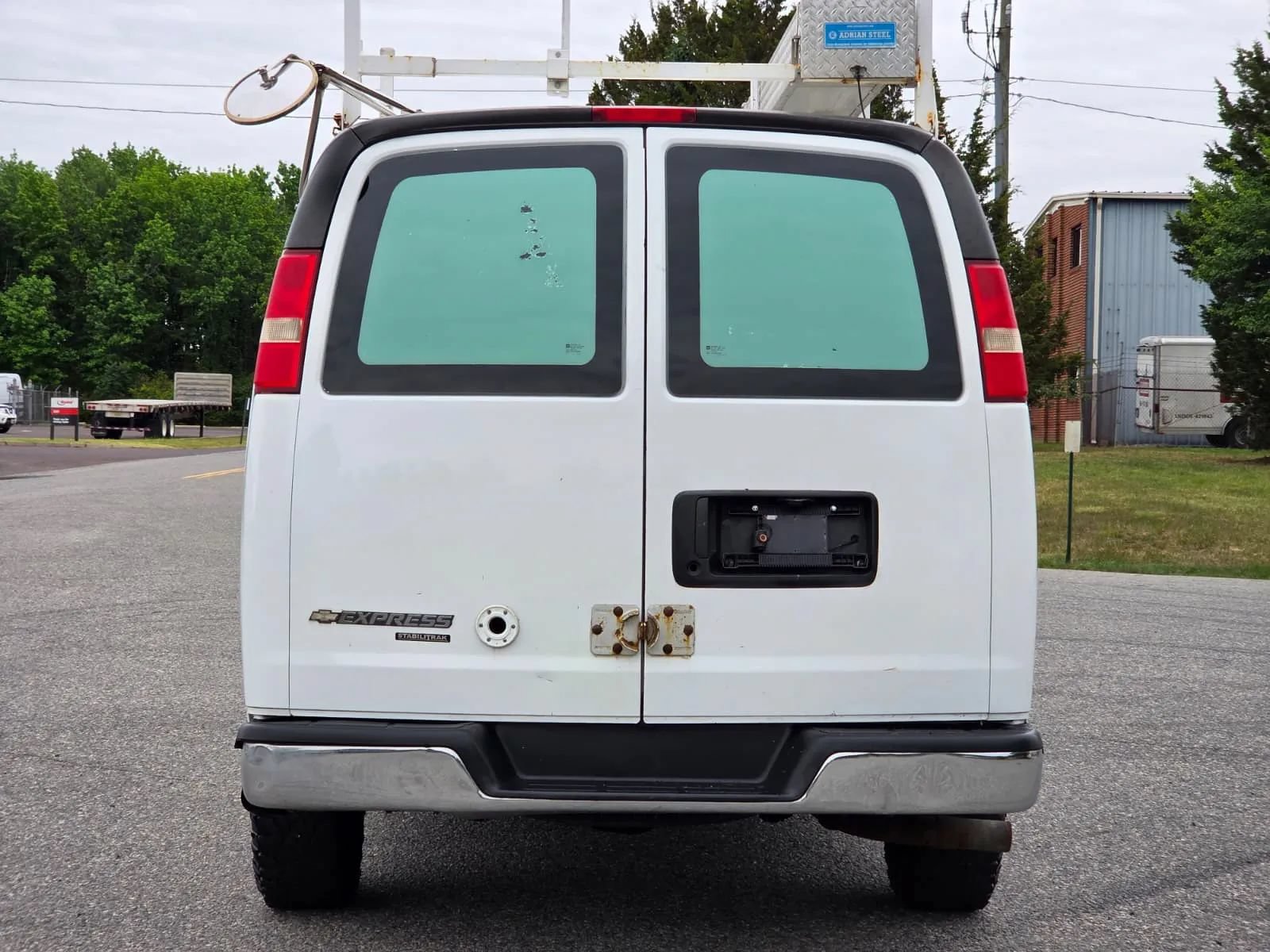 Used 2014 Chevrolet Express 3500 w/ Chrome Appearance Package RWD image 4