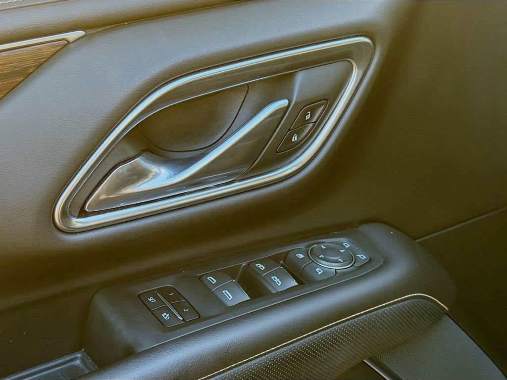 Used 2021 Chevrolet Tahoe Premier w/ Premium Package image 23