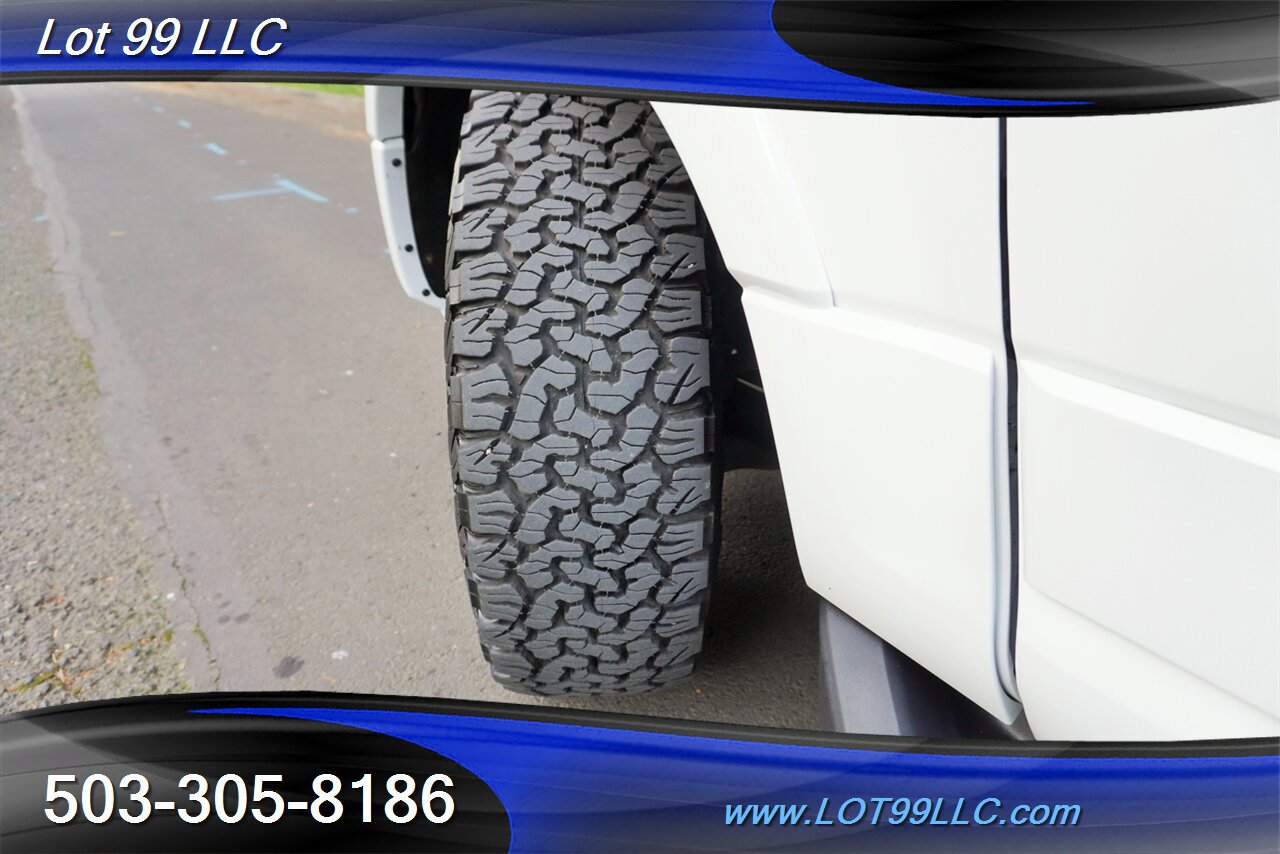 Used 2017 Ford Expedition XLT image 4