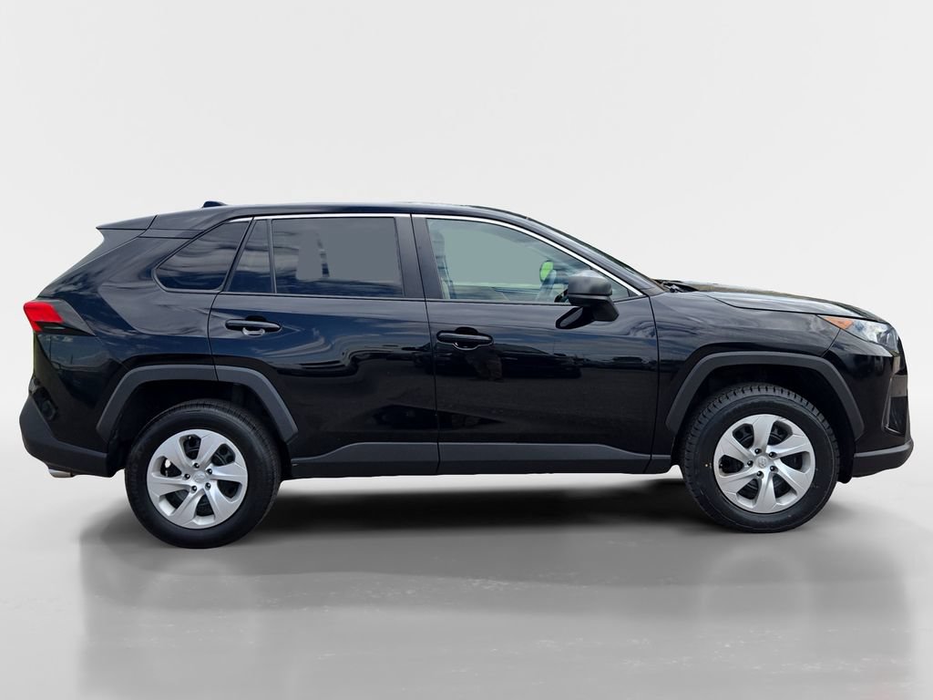 Used 2022 Toyota RAV4 LE AWD/4WD image 6