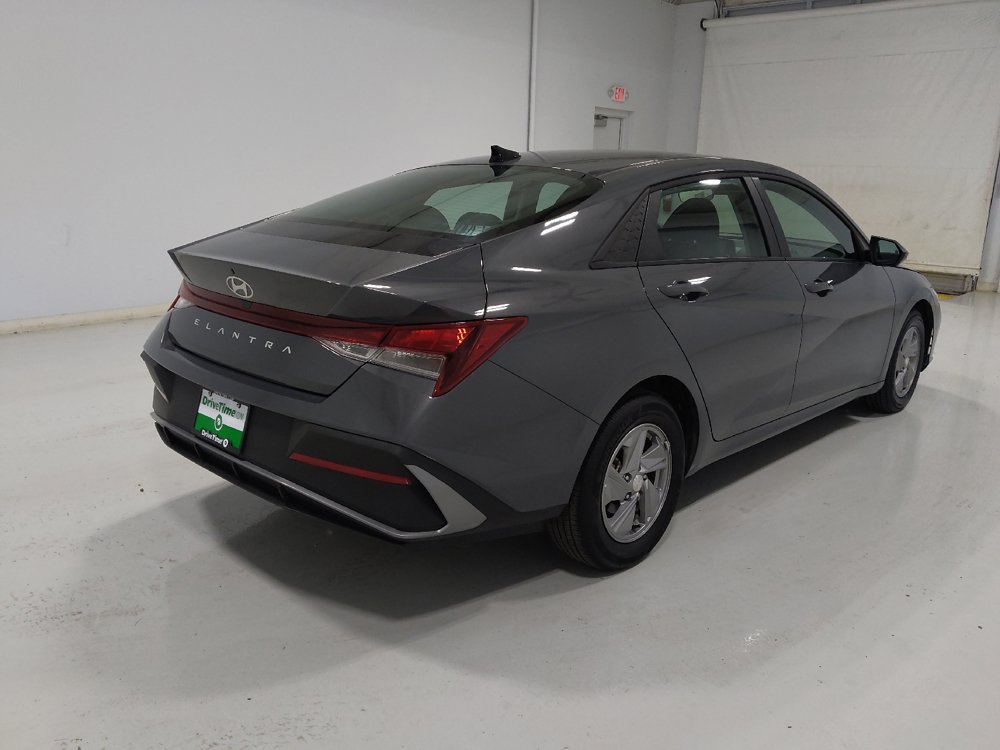 Used 2025 Hyundai Elantra SE FWD image 9