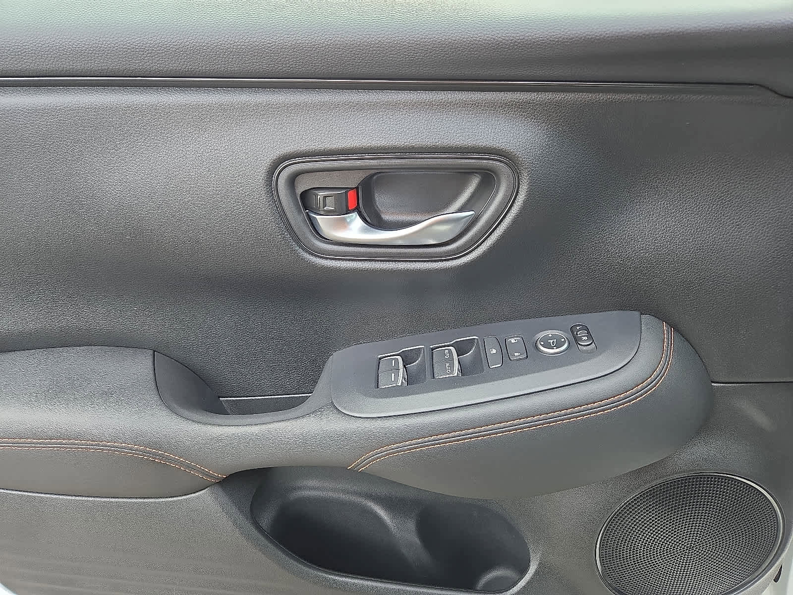 Used 2025 Honda HR-V Sport image 14