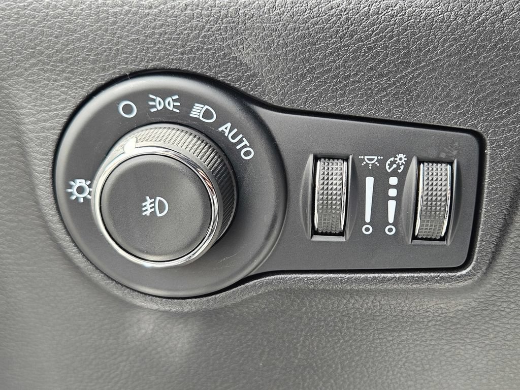 Used 2025 Jeep Compass Trailhawk AWD/4WD image 24