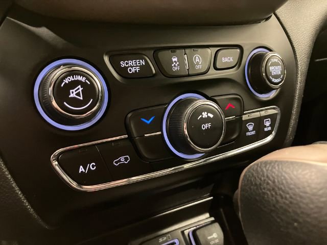 Used 2018 Jeep Cherokee Latitude w/ Altitude Package AWD/4WD image 30