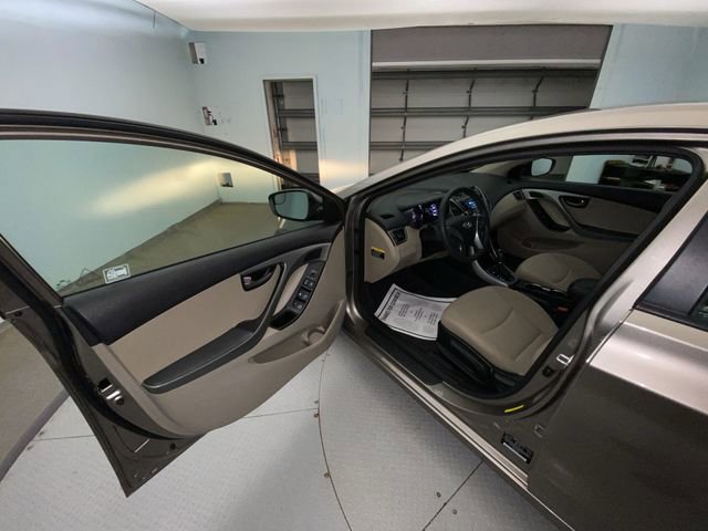 Used 2015 Hyundai Elantra SE image 11