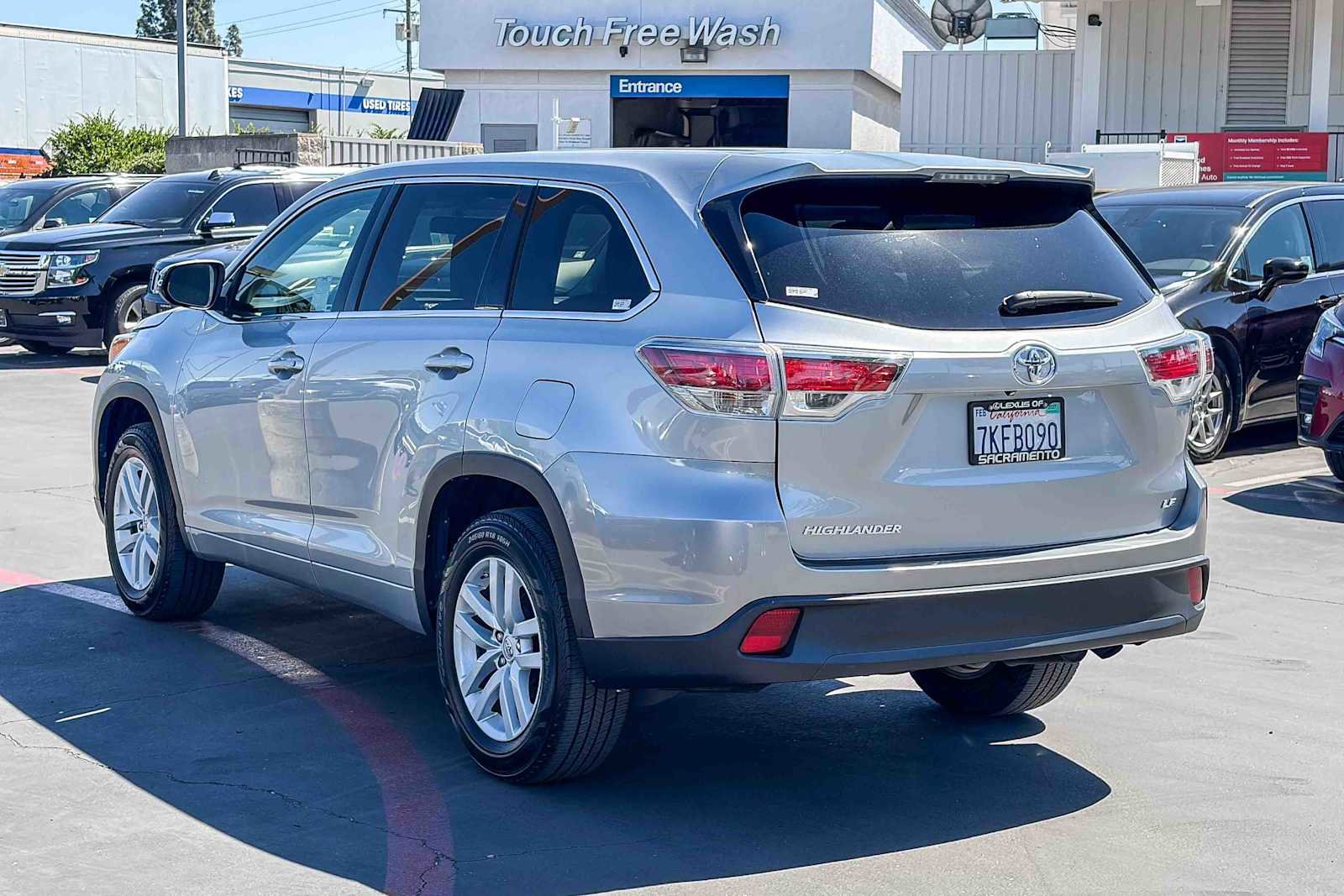 Used 2015 Toyota Highlander LE image 2